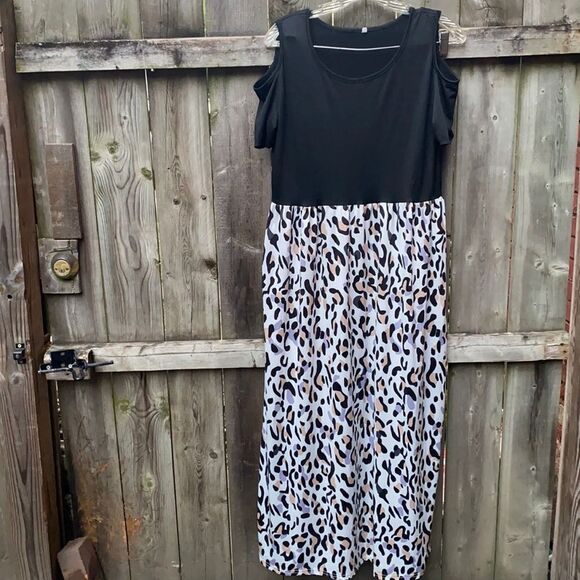 Dresses & Skirts - Cold shoulder leopard print dress sz. 14